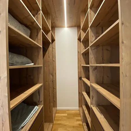 公寓 New Air Conditioned Apartment, Private Parking
