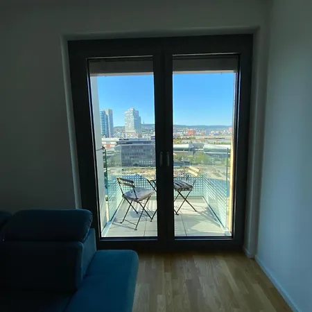 New Air Conditioned Apartment, Private Parking 公寓 布拉迪斯拉发